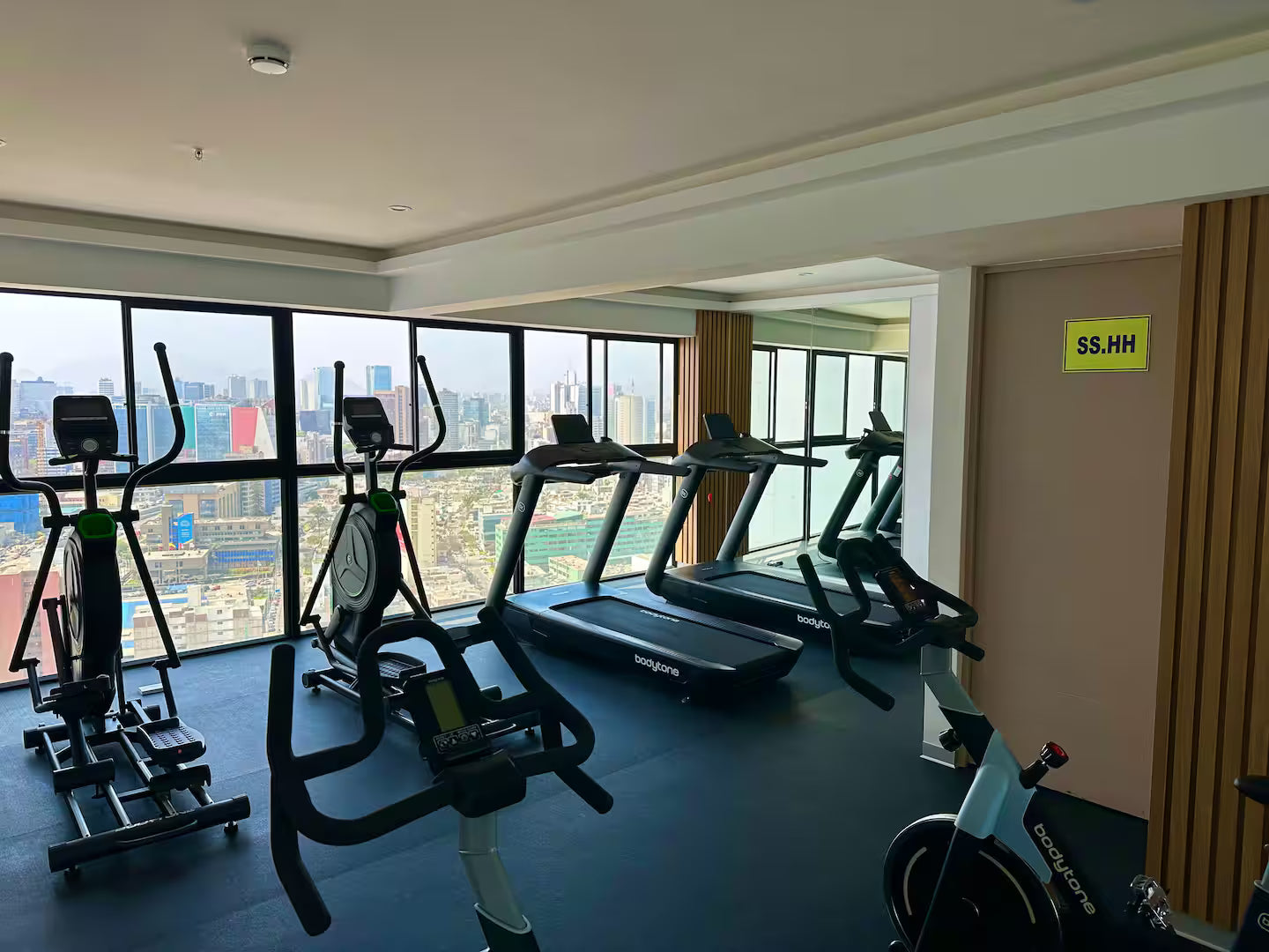 Departamento entre Miraflores y San Isidro – 2 hab.