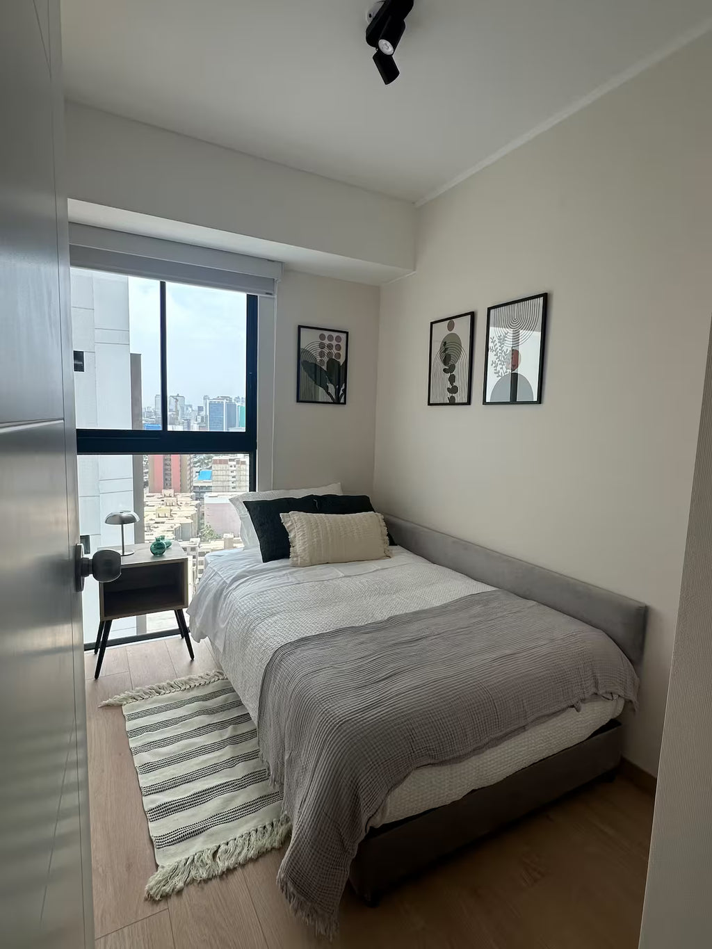 Departamento entre Miraflores y San Isidro – 2 hab.