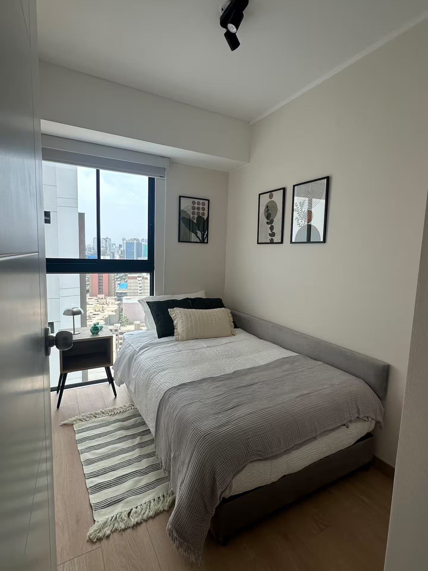 Departamento entre Miraflores y San Isidro – 2 hab.