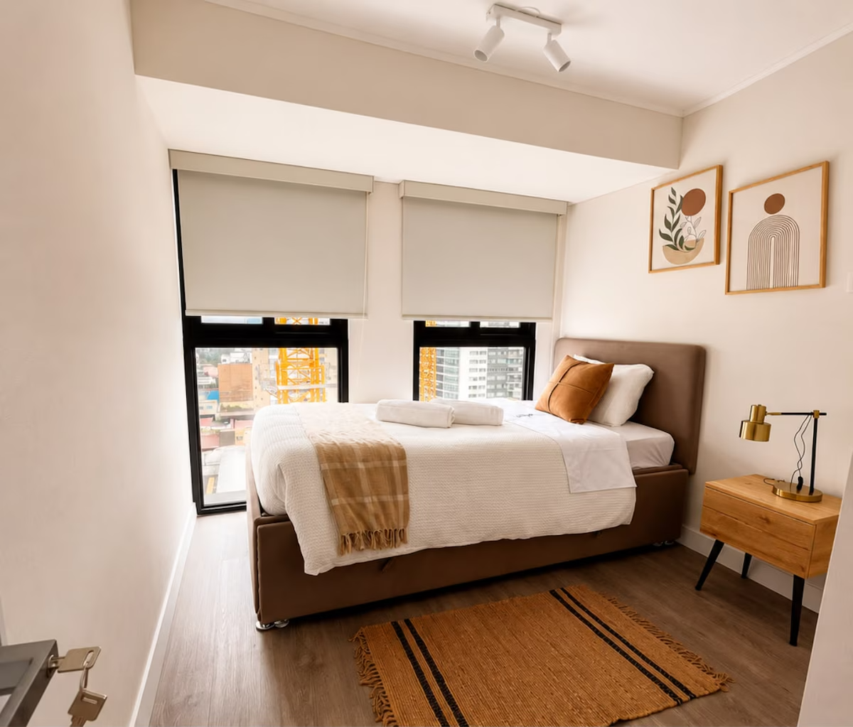 Elegancia y Confort a Pasos de Larcomar y Keneddy de Miraflores - Para 5 personas (3 habitaciones)