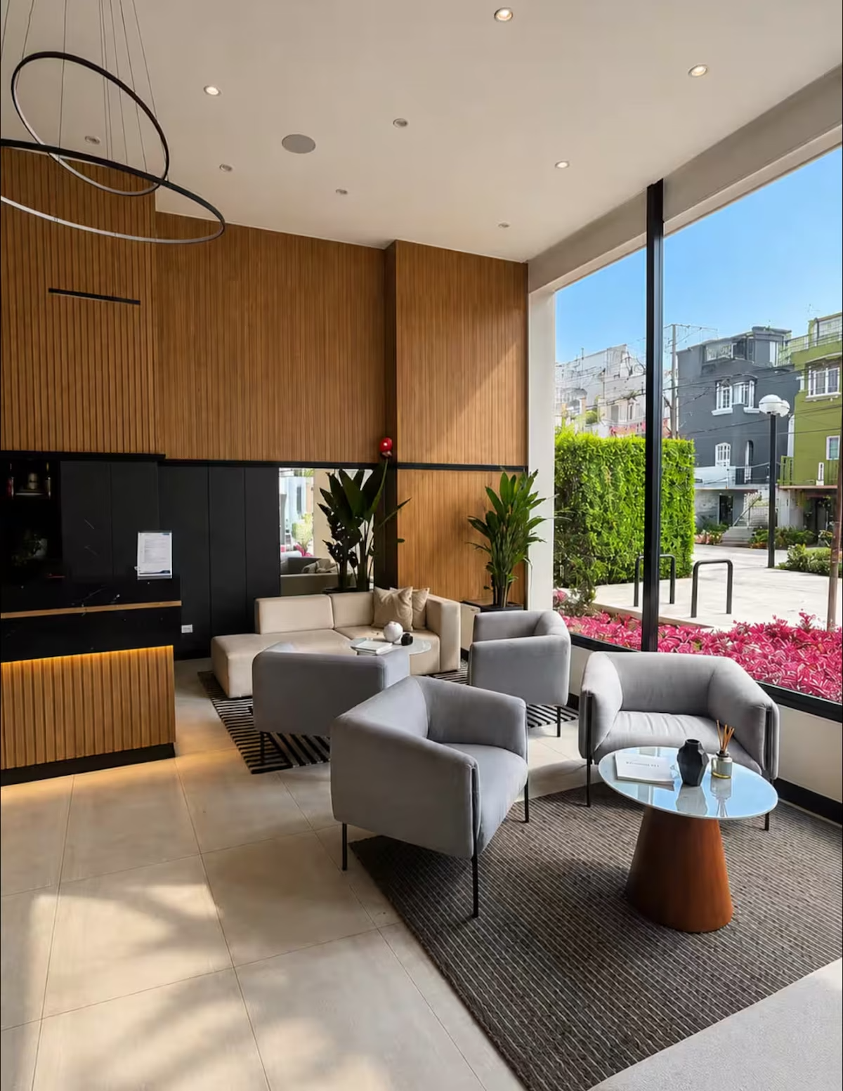 Elegancia y Confort a Pasos de Larcomar y Keneddy de Miraflores - Para 5 personas (3 habitaciones)